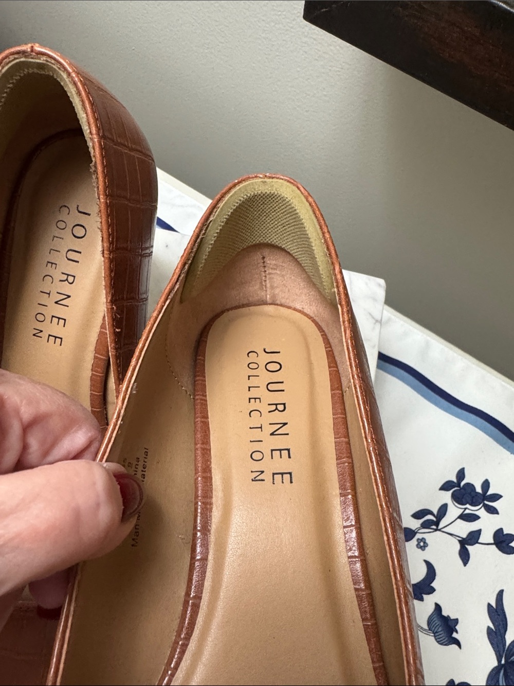 Journee Collection Women's Brown Textured Square-Toe Flats 9W - Picture 9 of 9